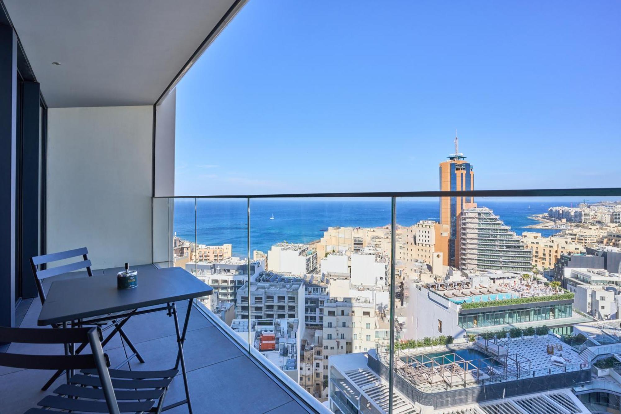 14th Floor Seaview Luxury Apartment